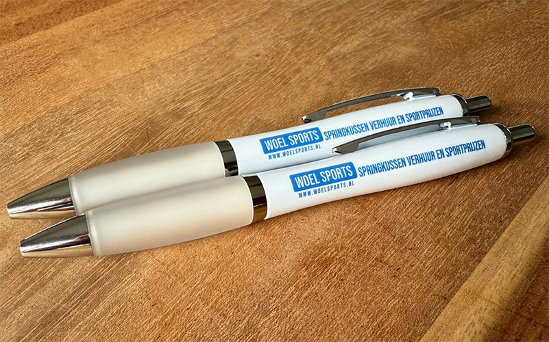 Bedrukte pennen met logo voor Woel Sports