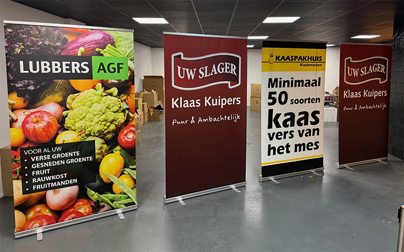 Rollup banners geplaatst in de Versmarkt